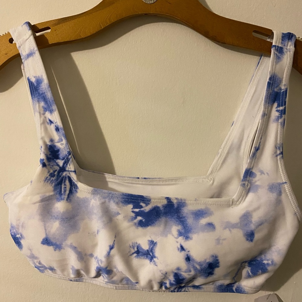 NEW WITH TAGS Forever21 swim top